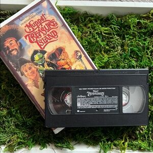 VINTAGE VHS movie MUPPET Treasure Island 90’s Jim Henson & Disney Pictures 📼